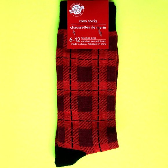 *3/$15* Mens Red Plaid Socks - Picture 2 of 4